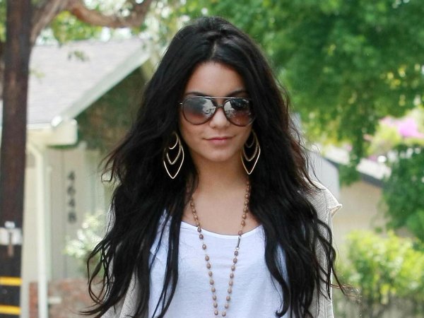 На аву с девушками брюнетками