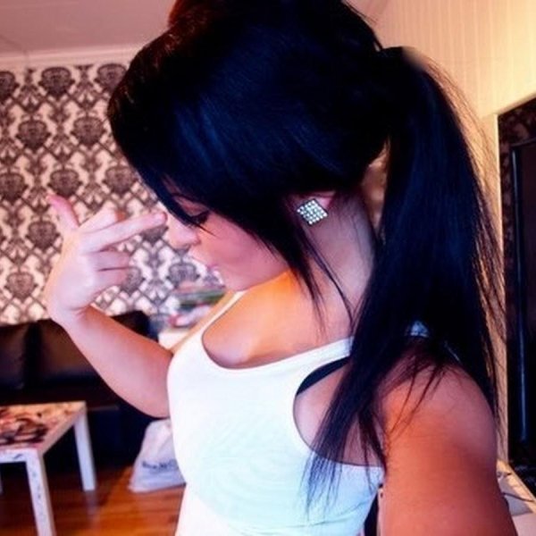 На аву с девушками брюнетками