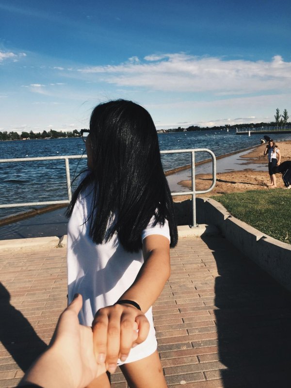 На аву с девушками брюнетками