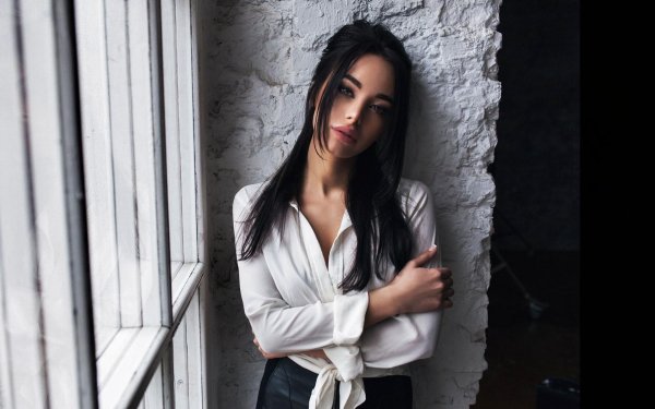 На аву с девушками брюнетками