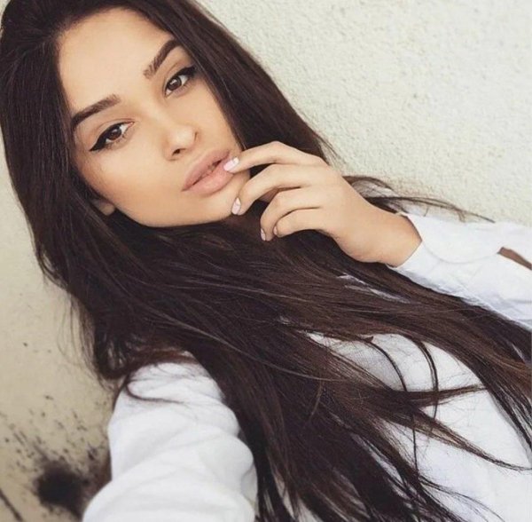 На аву с девушками брюнетками