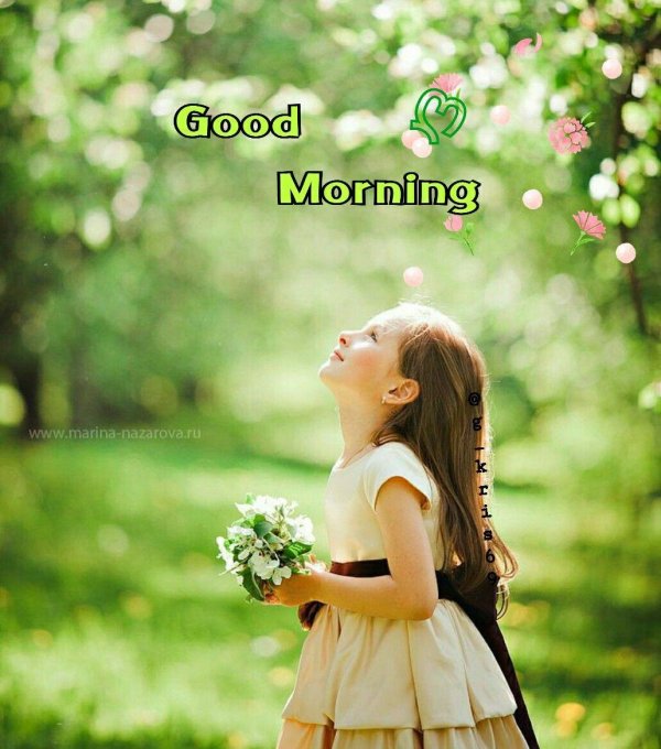 Девушка на природе с ребенком