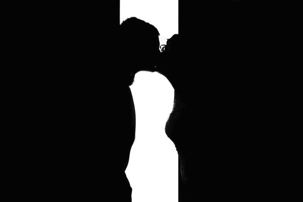 Парень и девушка черно белые