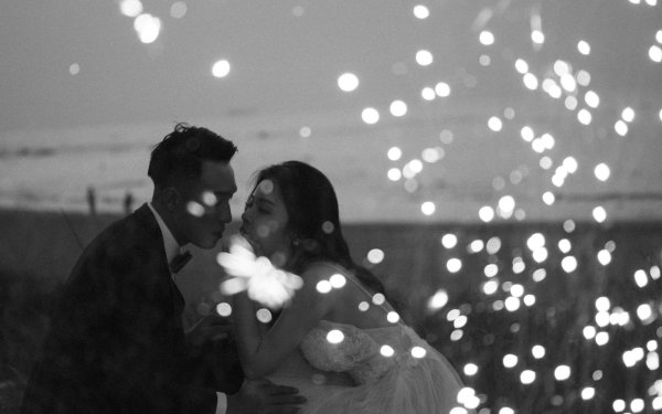 Парень и девушка черно белые