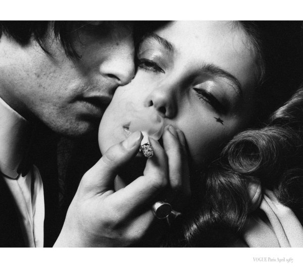 Парень и девушка черно белые