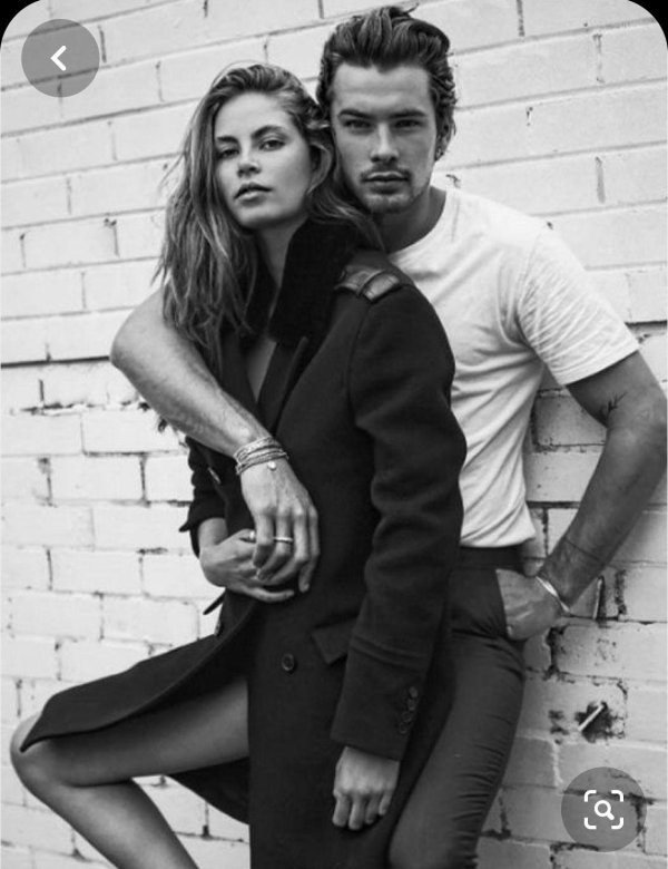 Парень и девушка черно белые