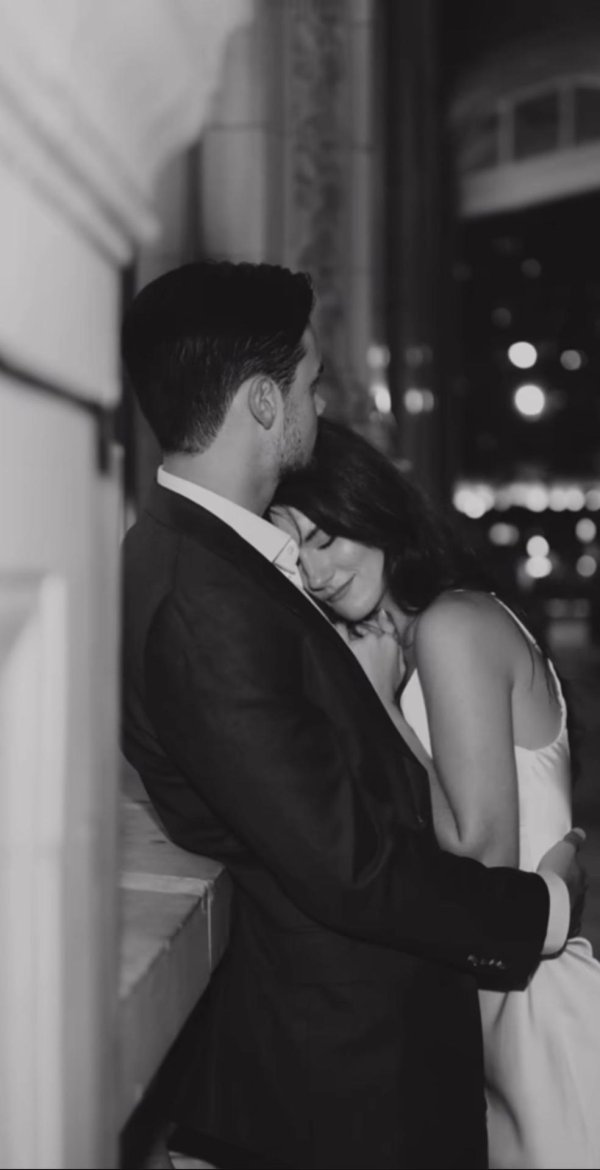 Парень и девушка черно белые