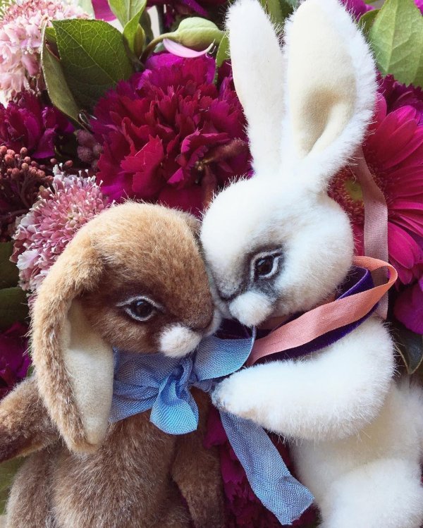 зайцы игрушки