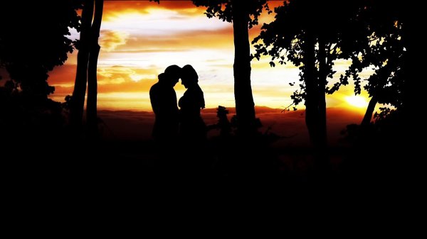 Девушка и парень на закате