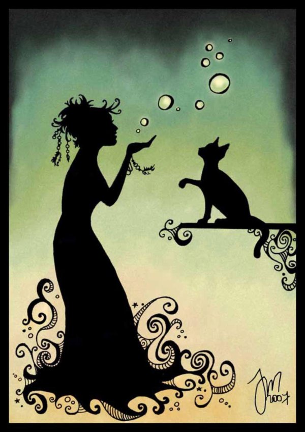 На аватарку девушка с кошкой