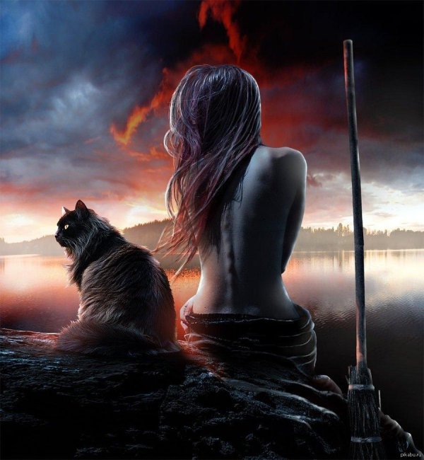 На аватарку девушка с кошкой