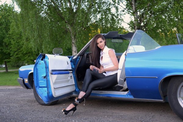 Самые с девушками и машиной