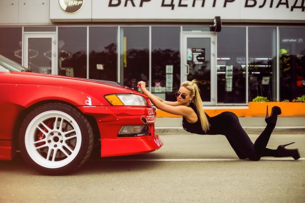 Самые с девушками и машиной