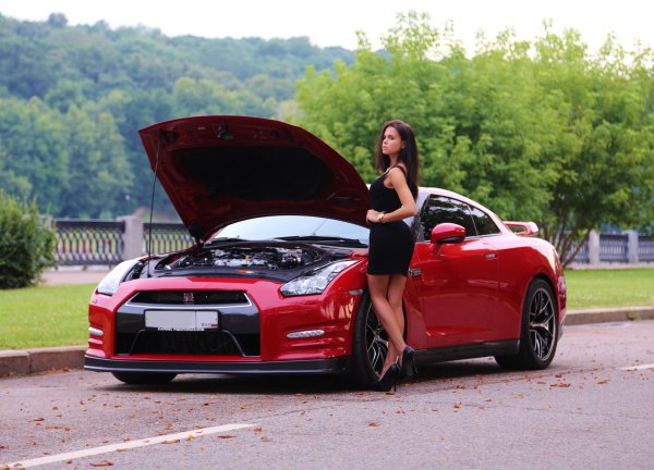 Самые с девушками и машиной