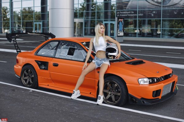 Самые с девушками и машиной