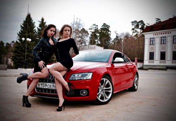 Самые с девушками и машиной