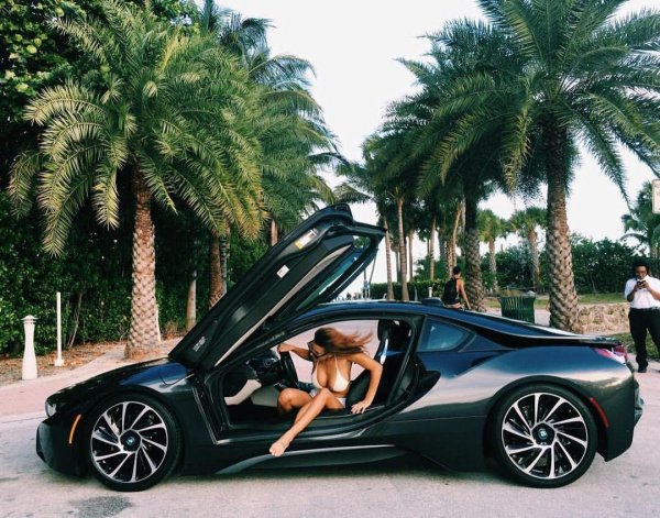 Самые с девушками и машиной