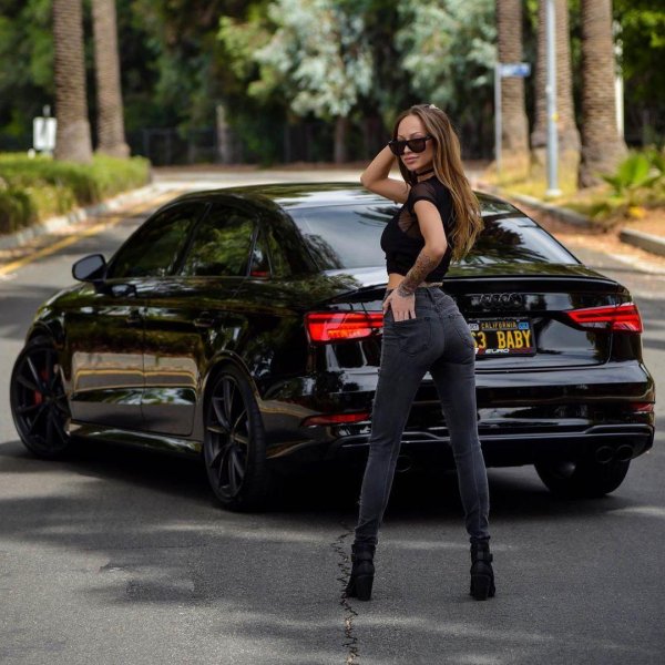 Самые с девушками и машиной