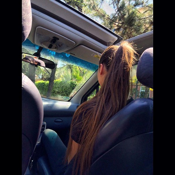 Девушка за рулем на аву