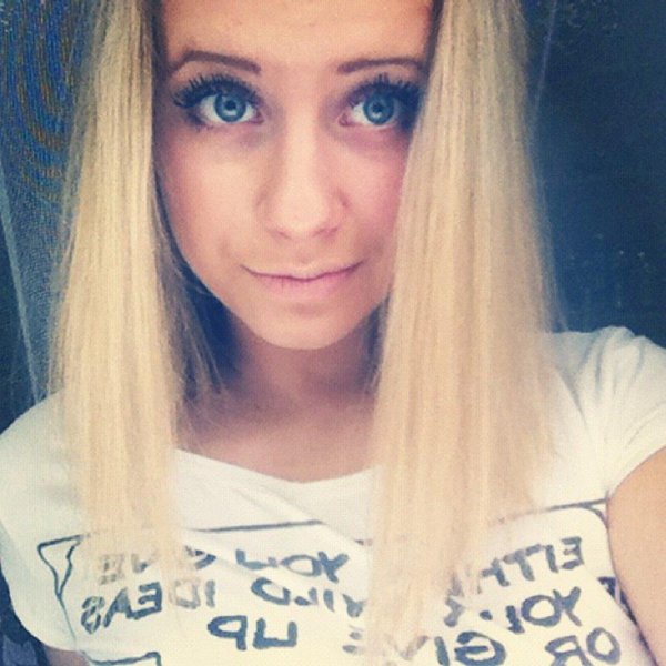 Девушка одна и та же 16