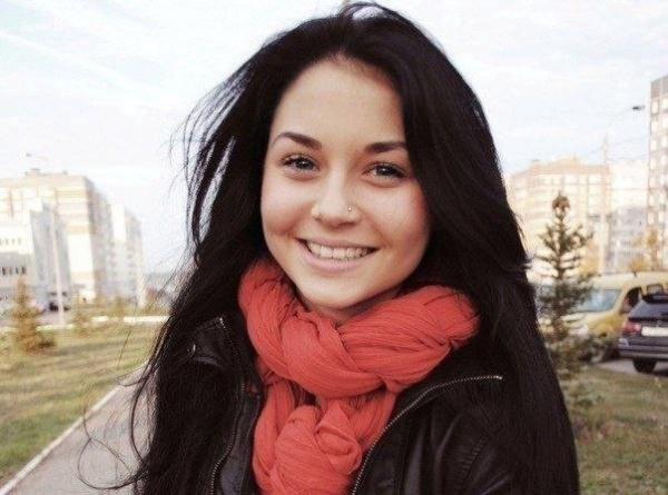 Девушка одна и та же 16