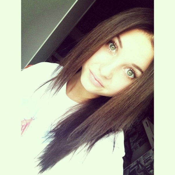 Девушка одна и та же 16