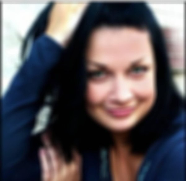 Девушка одна и та же 16