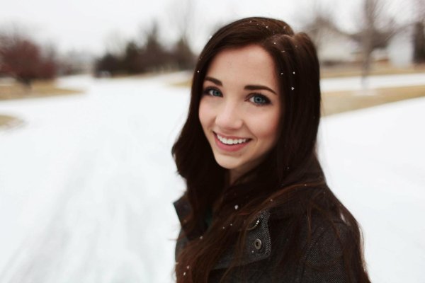 Девушка одна и та же 16