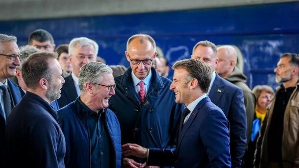 Девушка одна и та же 16