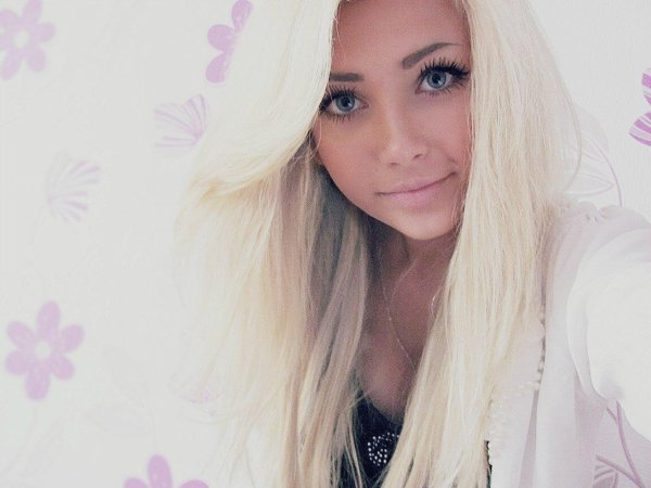 Девушка одна и та же 16