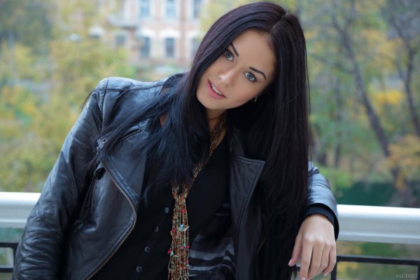 Девушка одна и та же 16