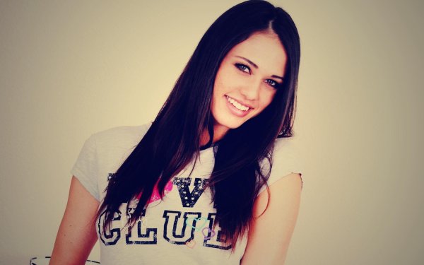 Девушка одна и та же 16