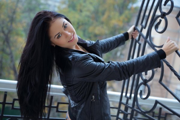 Девушка одна и та же 16