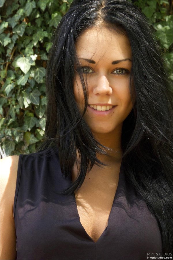 Девушка одна и та же 16