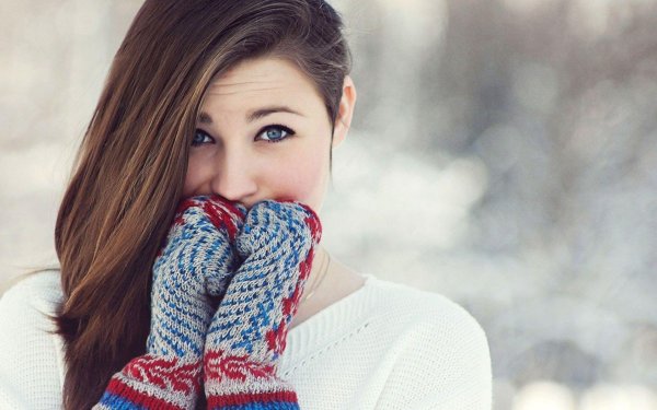 На рабочий стол зима и девушка