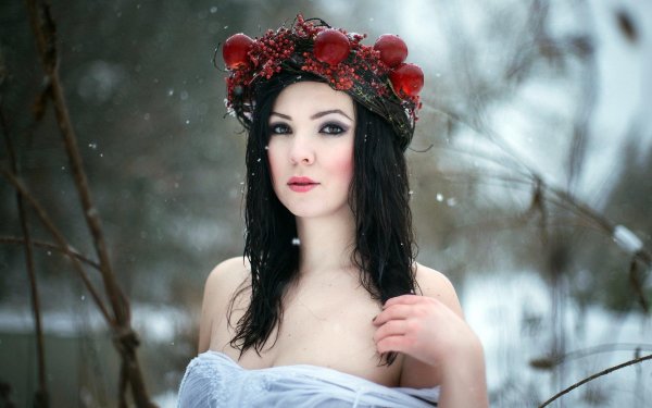 На рабочий стол зима и девушка