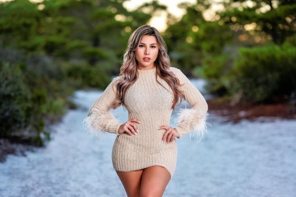 На рабочий стол зима и девушка