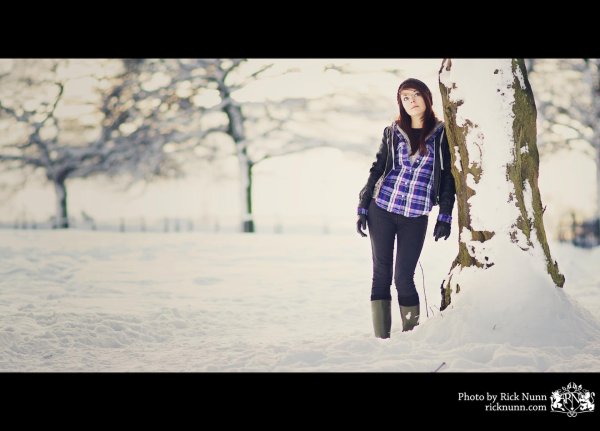 На рабочий стол зима и девушка