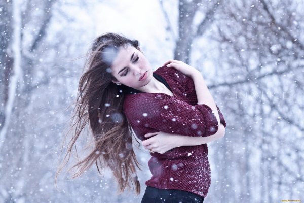 На рабочий стол зима и девушка