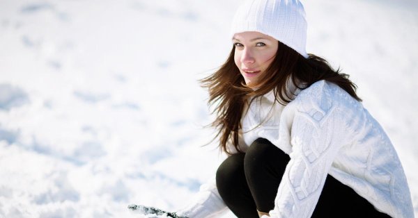 На рабочий стол зима и девушка