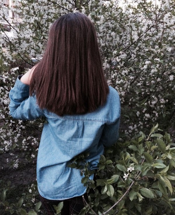 На аву девушкам без лица с короткими волосами