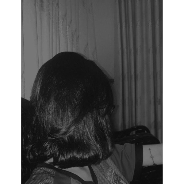 На аву девушкам без лица с короткими волосами