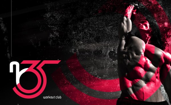 На рабочий стол мужчины