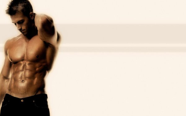 На рабочий стол мужчины