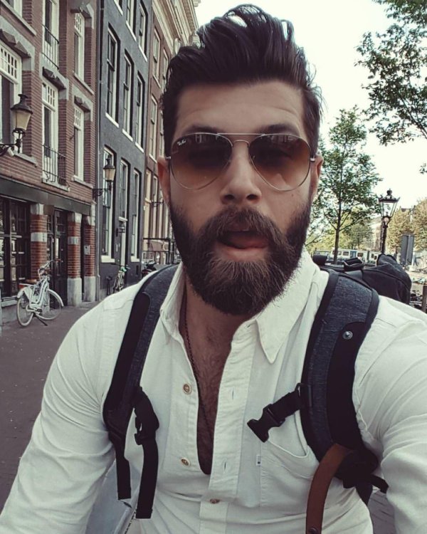 Мужчины с бородой