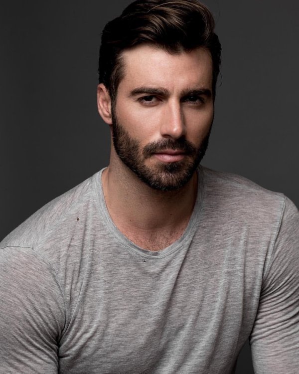 Мужчины с бородой