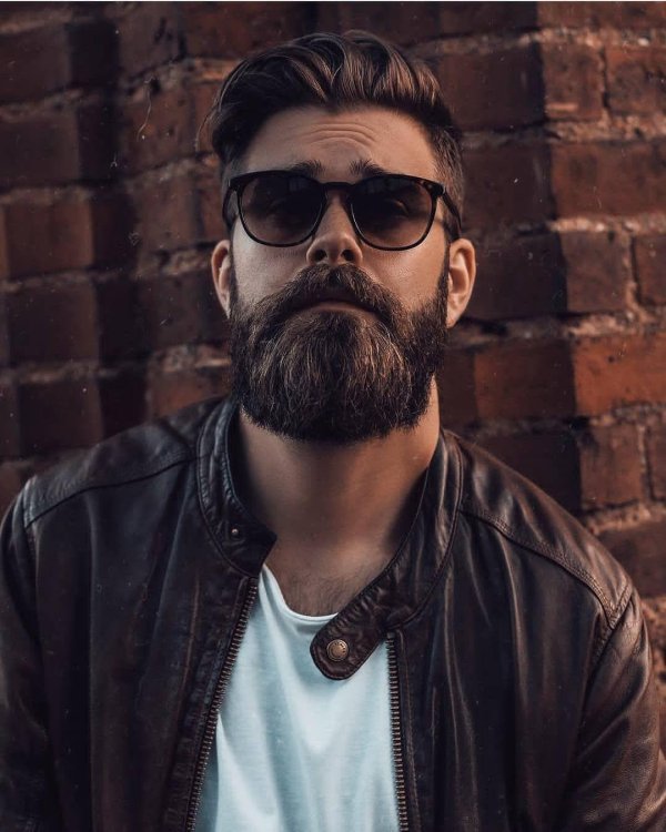 Мужчины с бородой