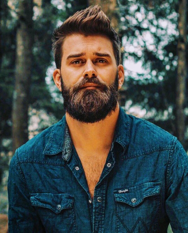 Мужчины с бородой