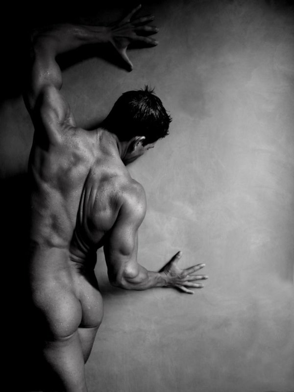 Обнаженные мужчины