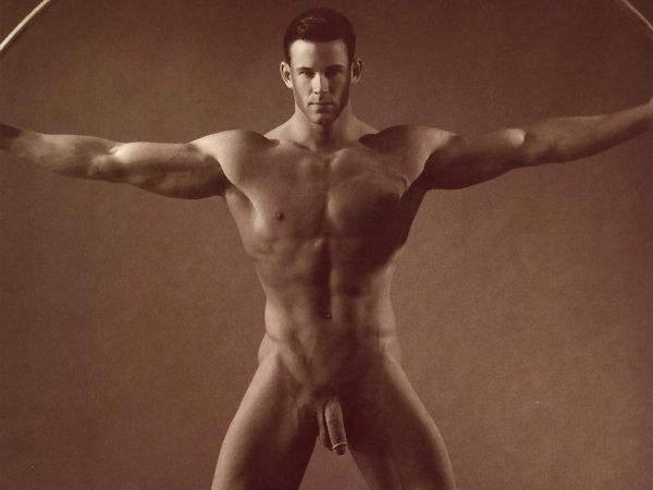 Обнаженные мужчины